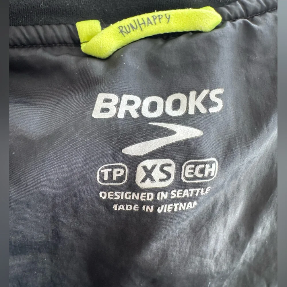 Brooks Run Happy Running Vest